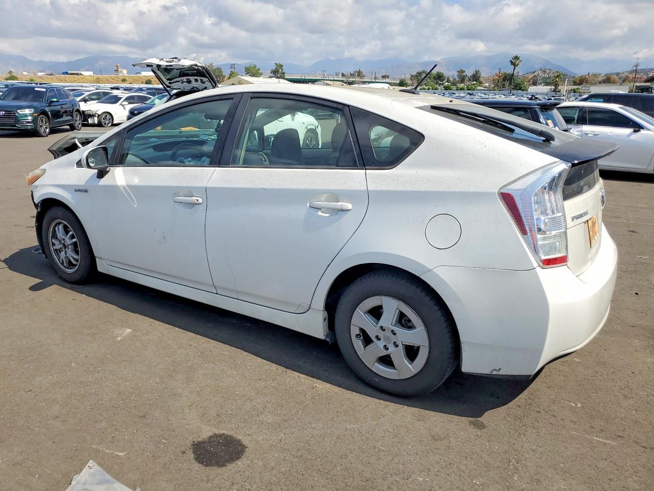 2010 TOYOTA PRIUS III photo 2