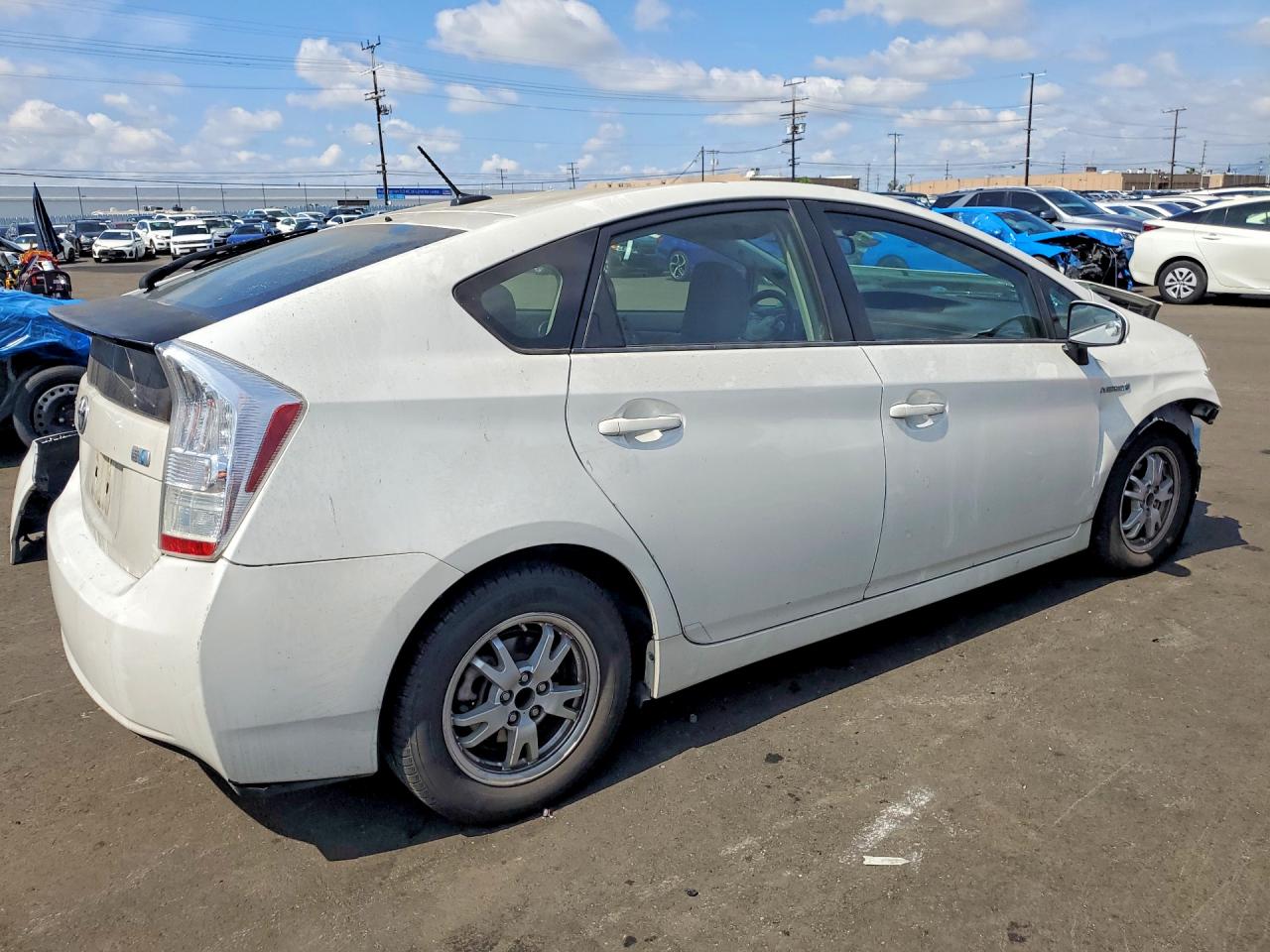 2010 TOYOTA PRIUS III photo 3