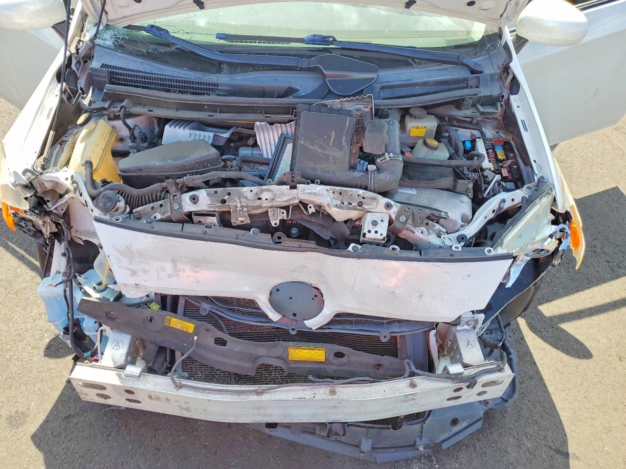 2010 TOYOTA PRIUS III photo 11