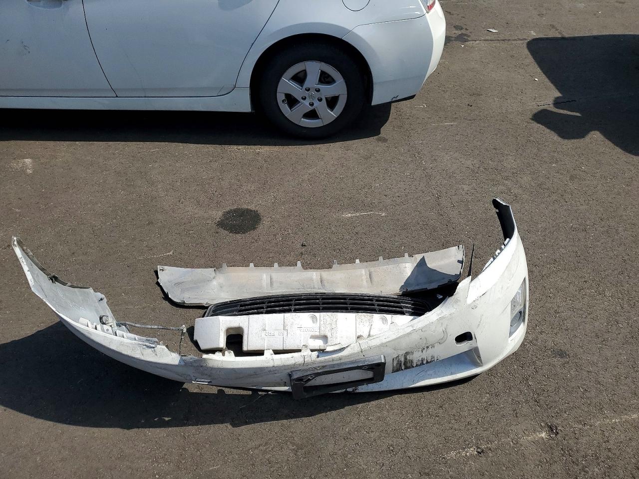 2010 TOYOTA PRIUS III photo 12