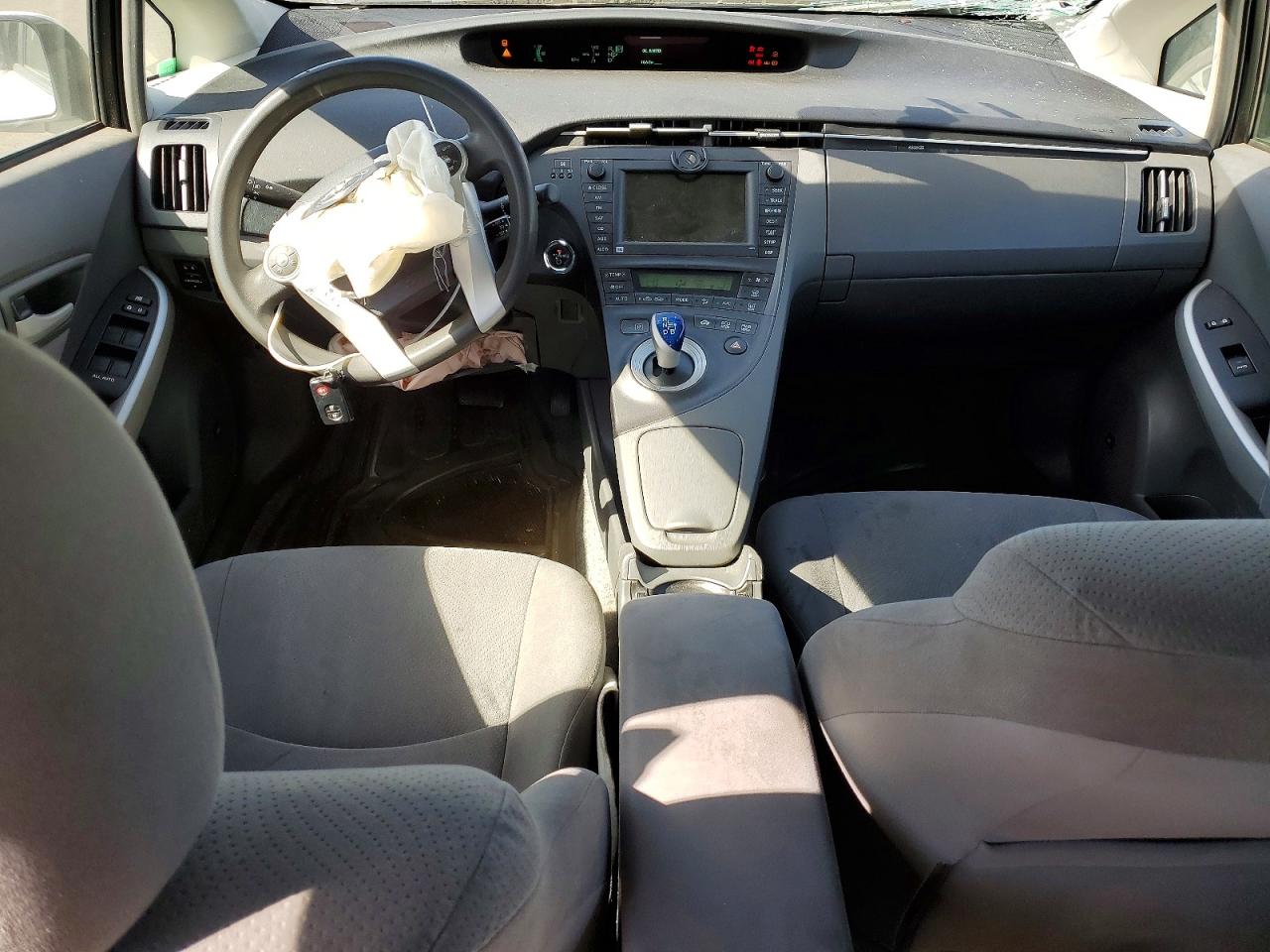 2010 TOYOTA PRIUS III photo 8