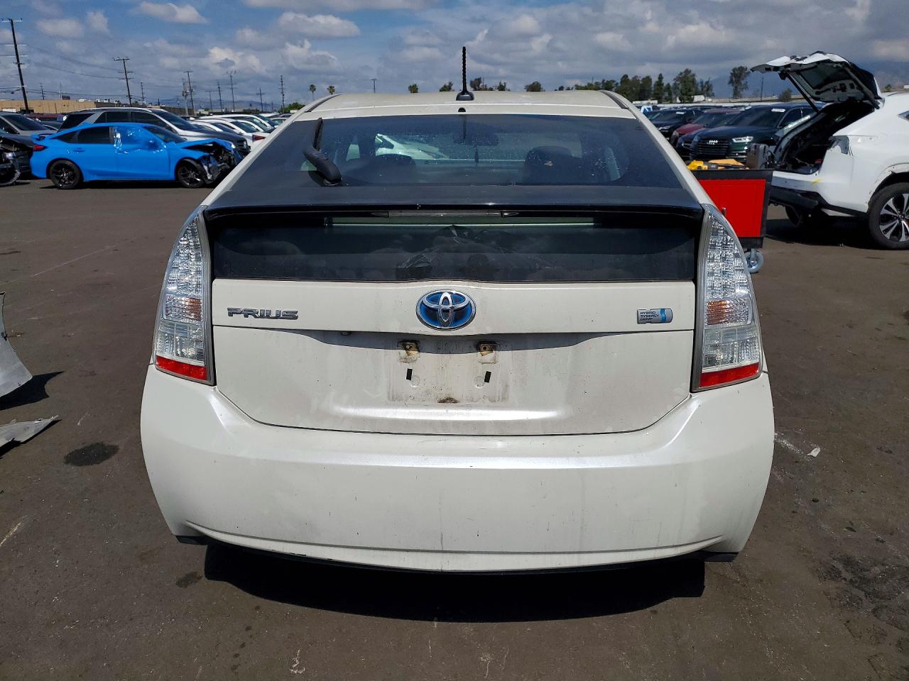 2010 TOYOTA PRIUS III photo 6