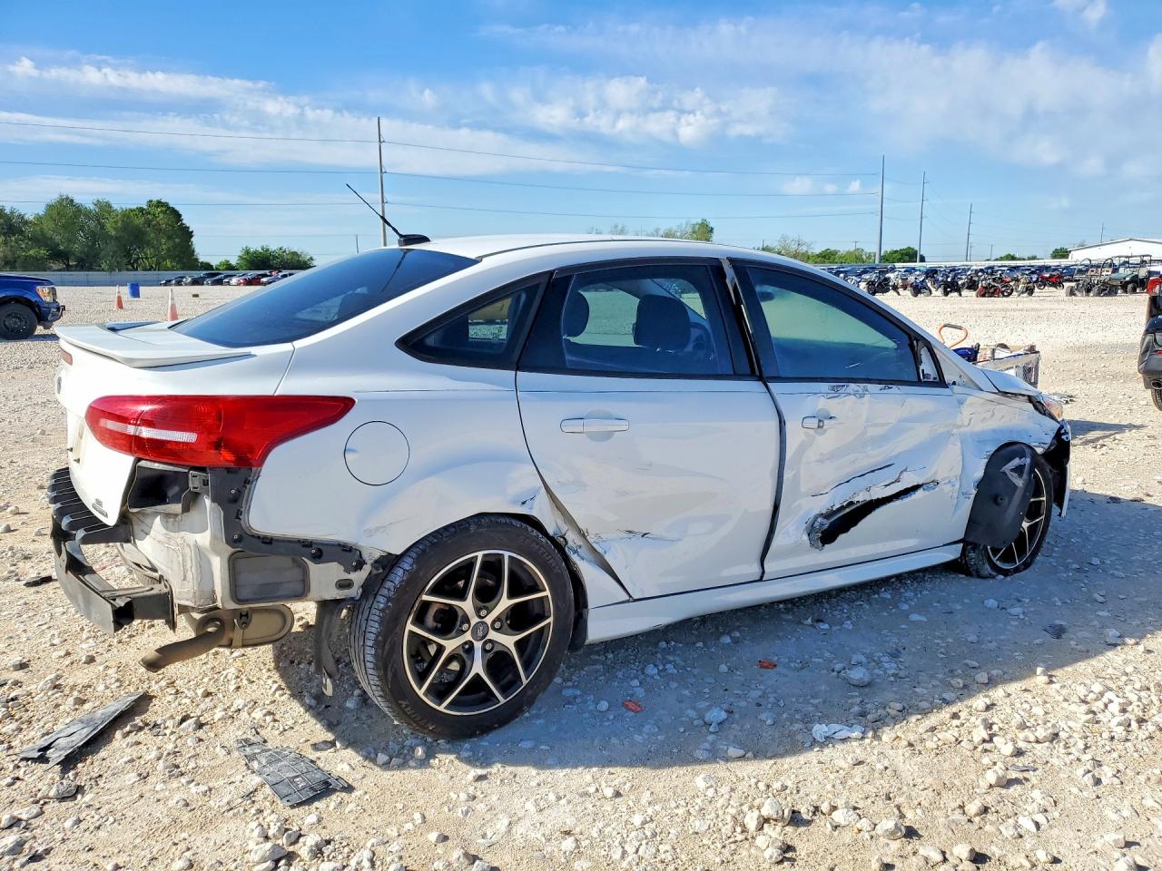 2015 FORD FOCUS SE photo 5