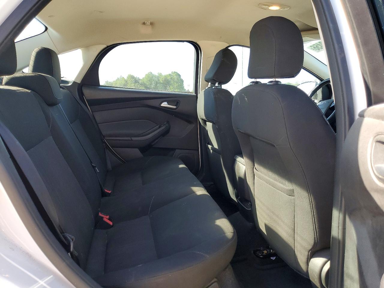 2015 FORD FOCUS SE photo 19