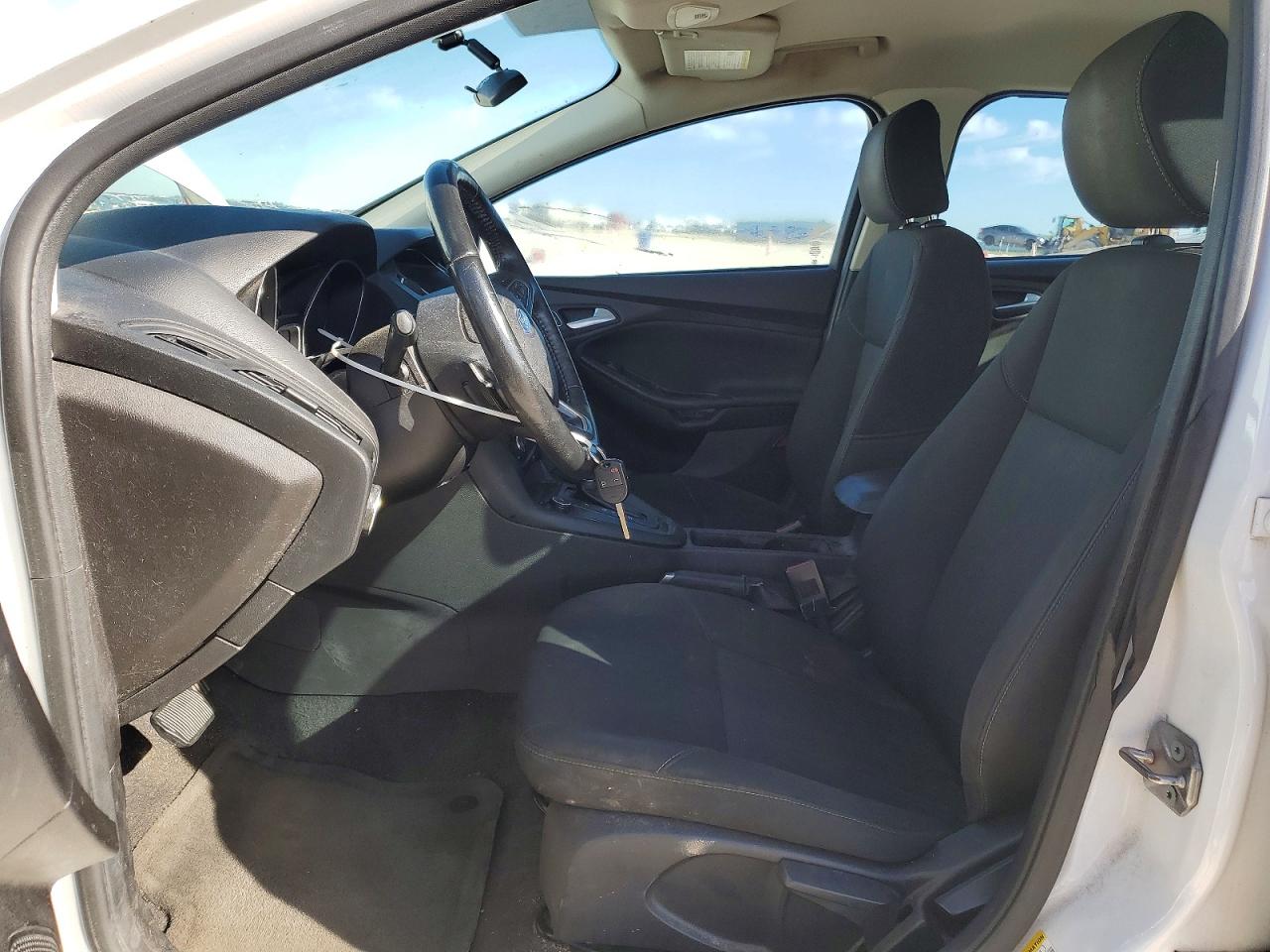 2015 FORD FOCUS SE photo 13