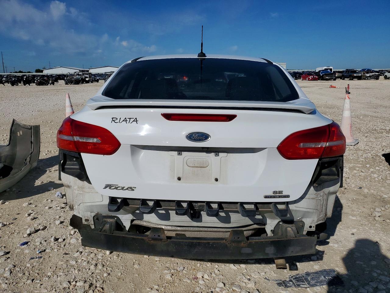 2015 FORD FOCUS SE photo 11