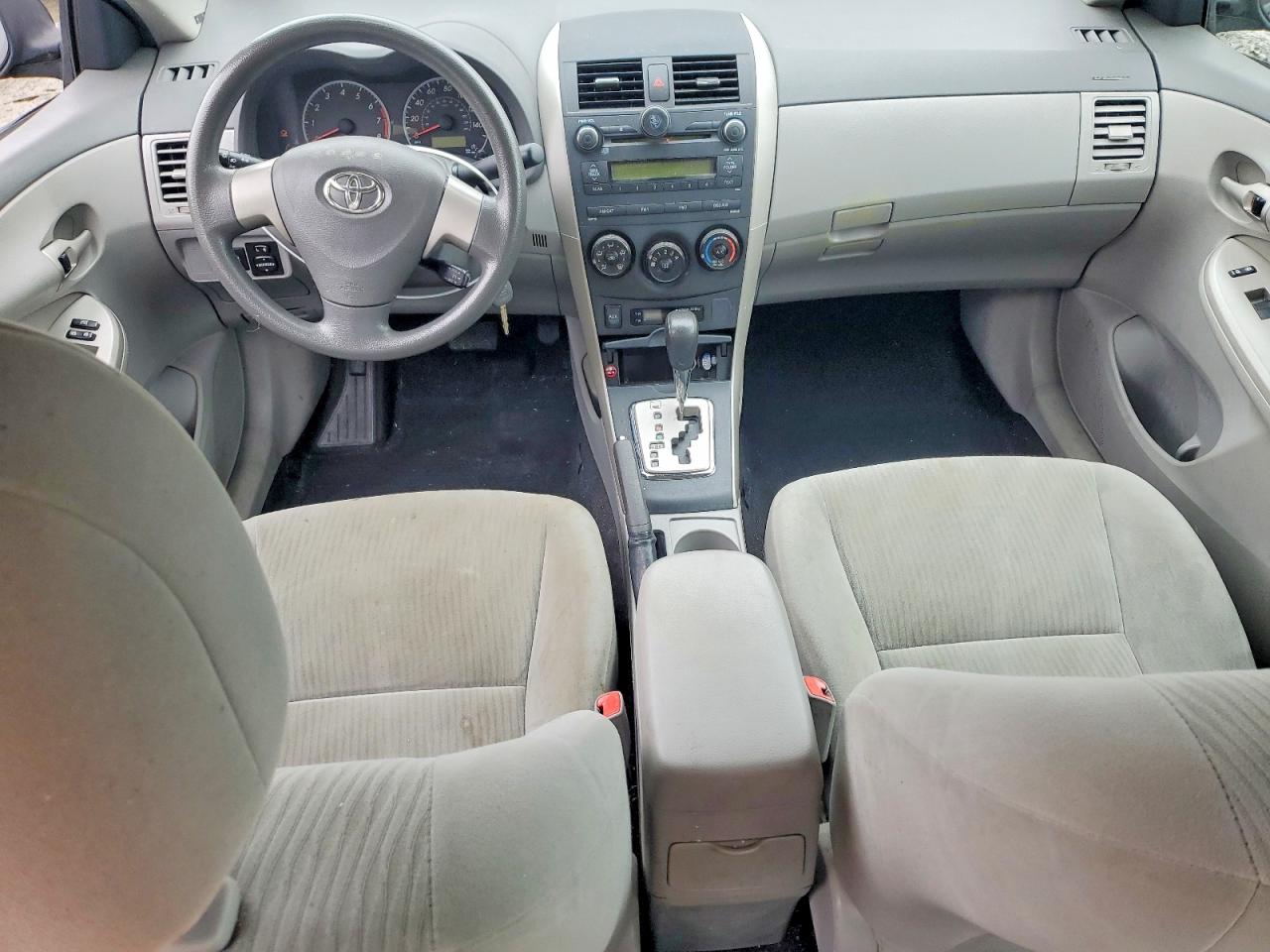 2010 TOYOTA COROLLA LE photo 8