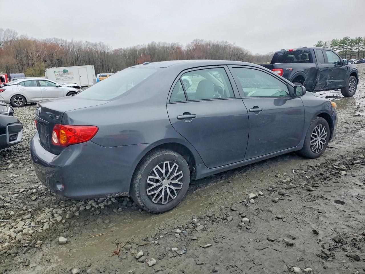 2010 TOYOTA COROLLA LE photo 3