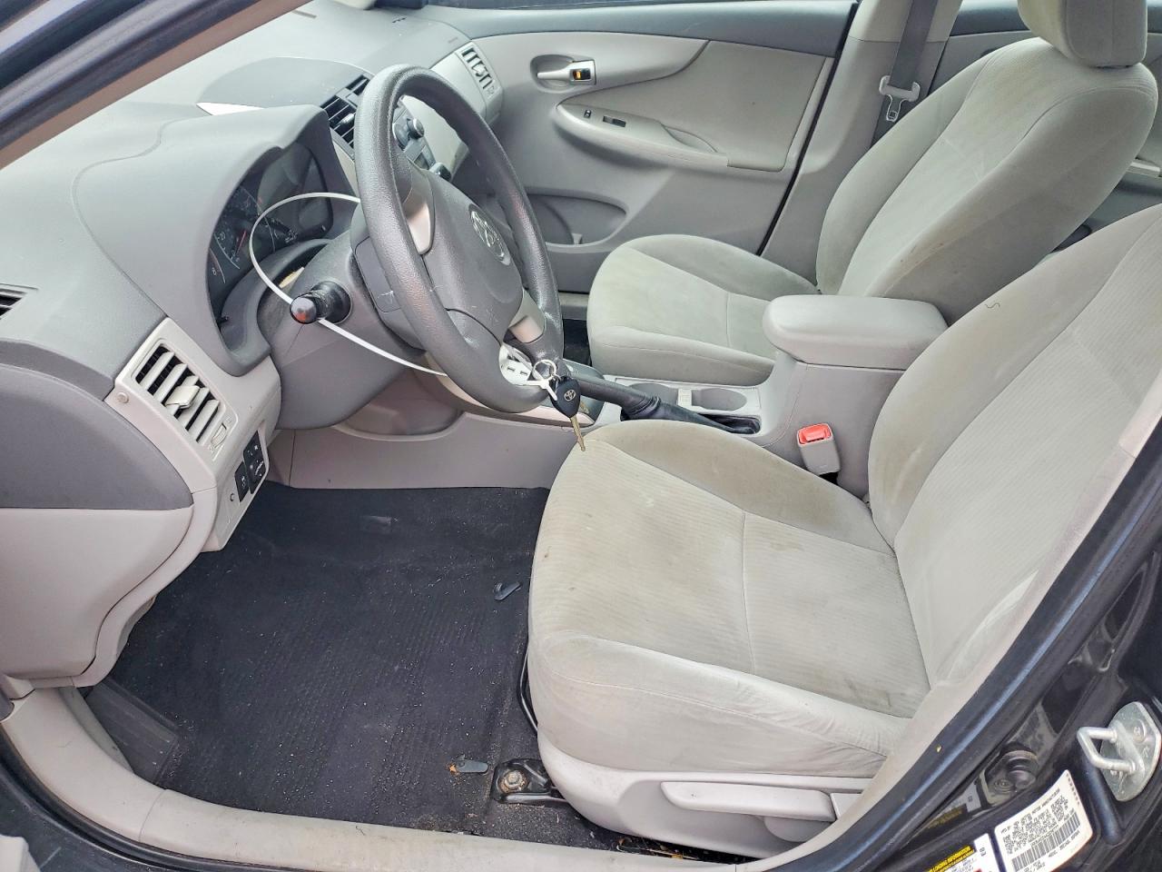 2010 TOYOTA COROLLA LE photo 7
