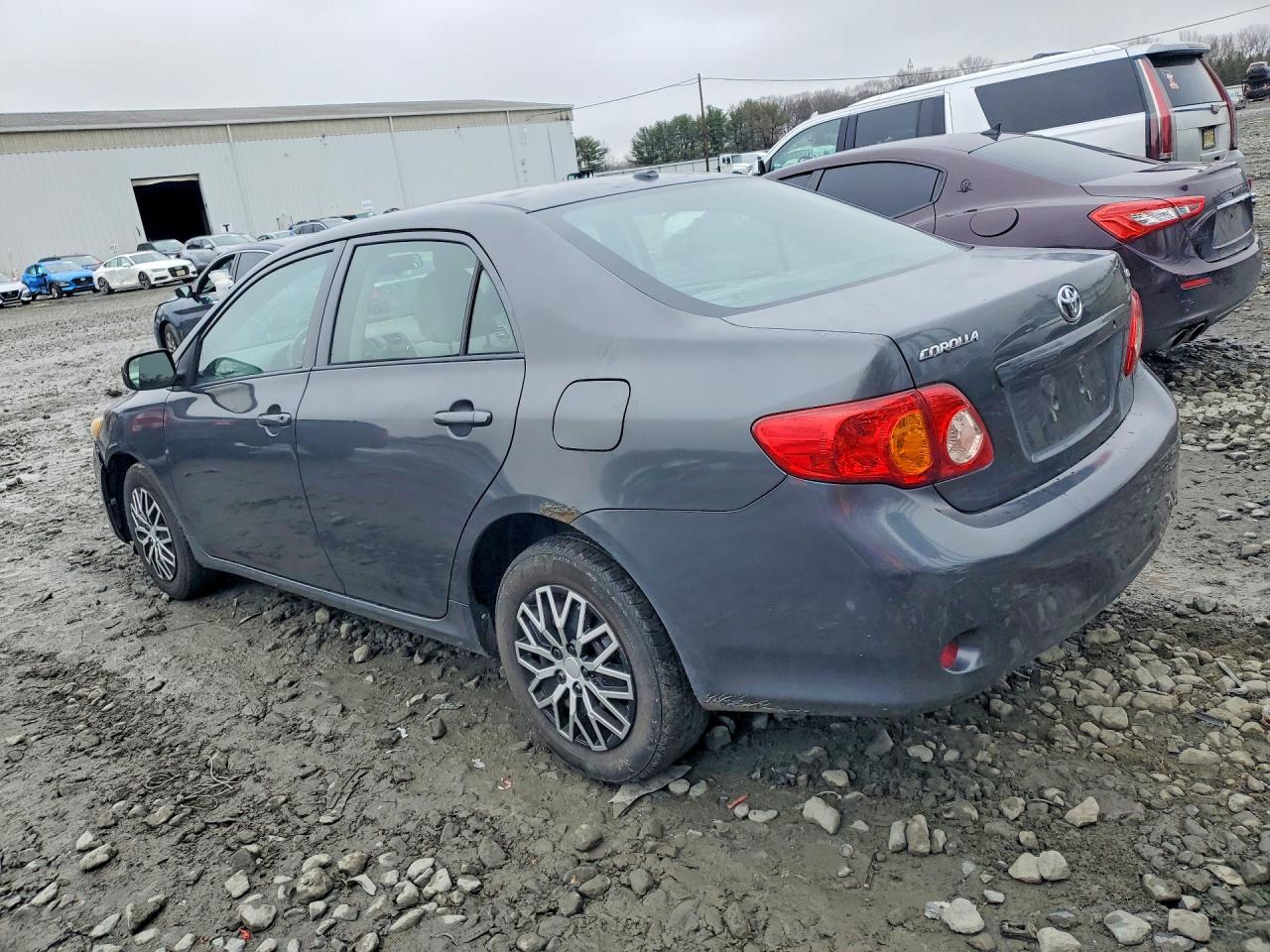 2010 TOYOTA COROLLA LE photo 2