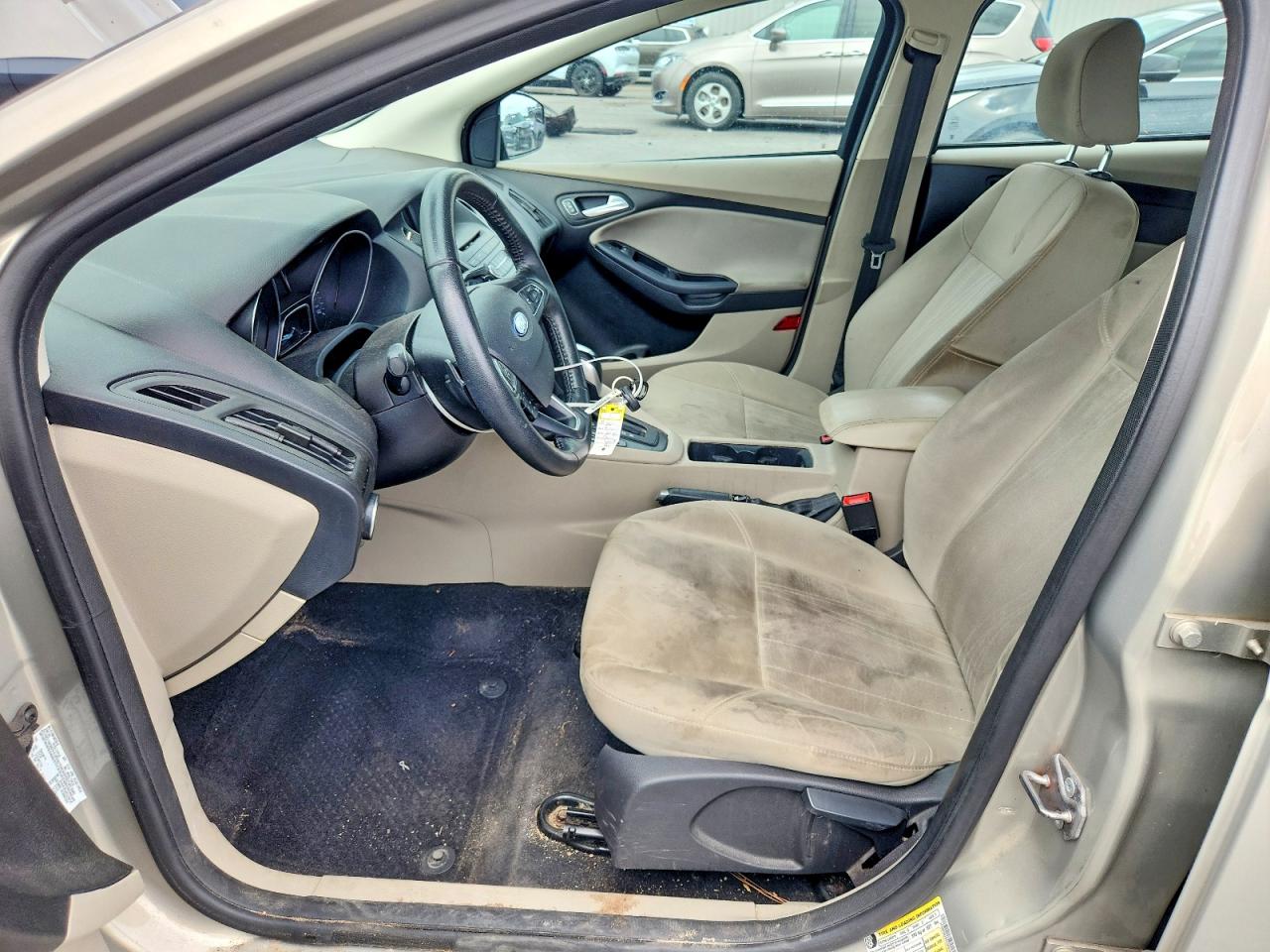 2015 FORD FOCUS SE photo 13