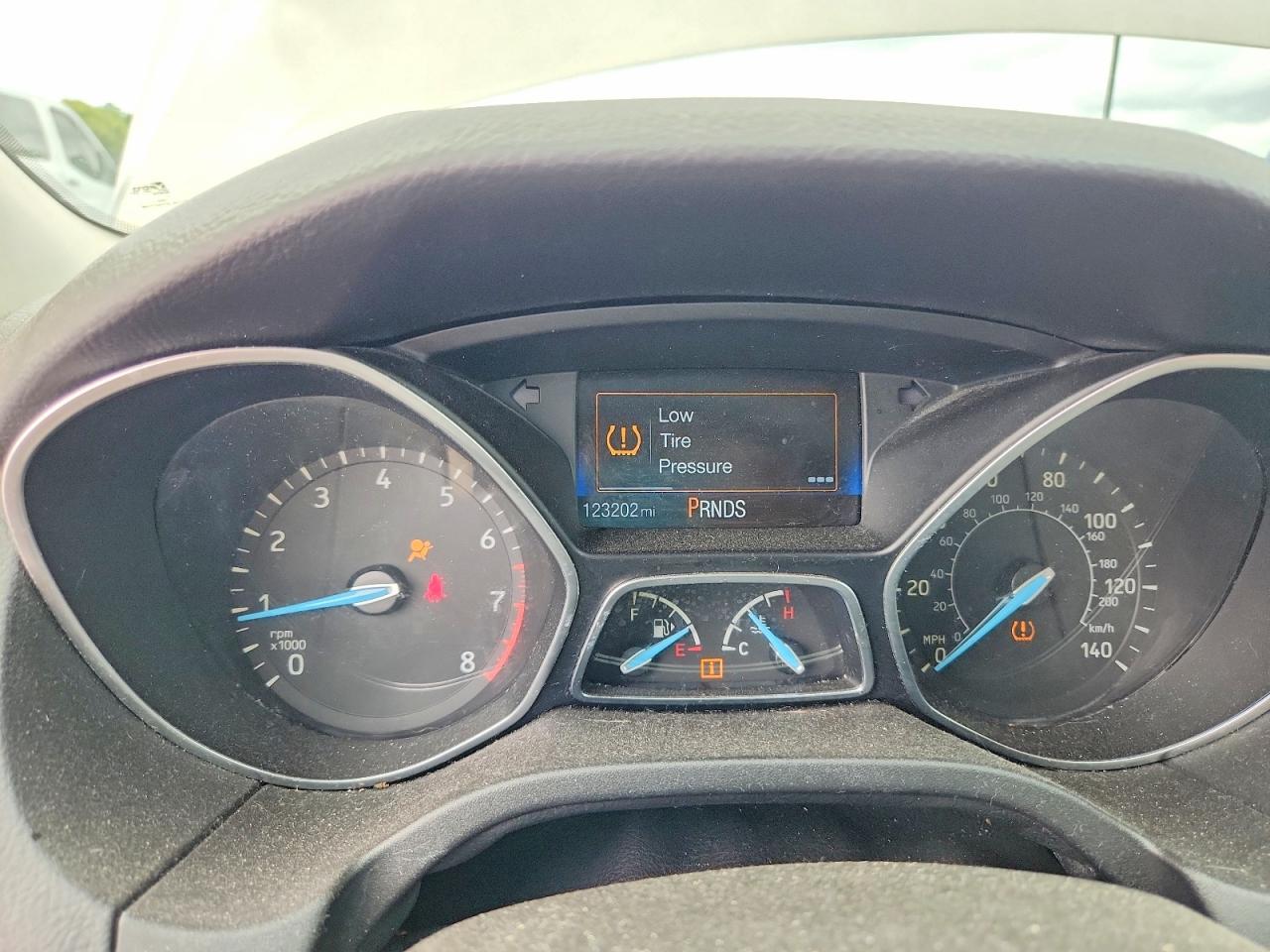 2015 FORD FOCUS SE photo 17