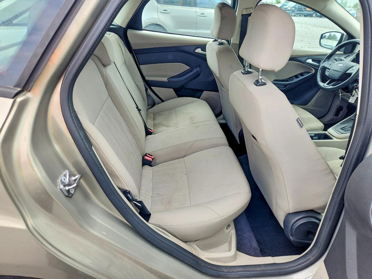 2015 FORD FOCUS SE photo 19