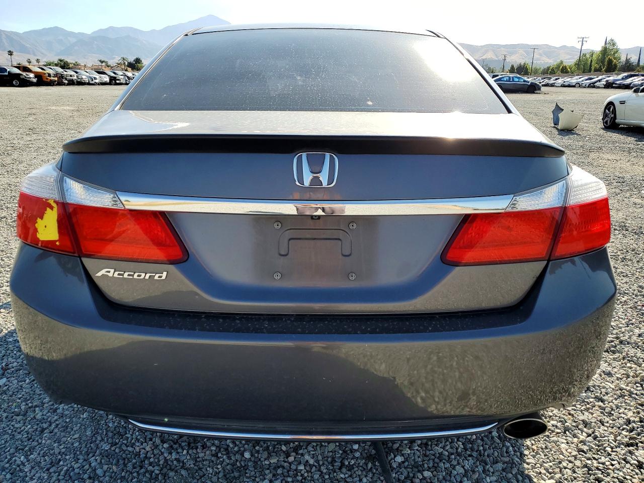 2015 HONDA ACCORD LX photo 16
