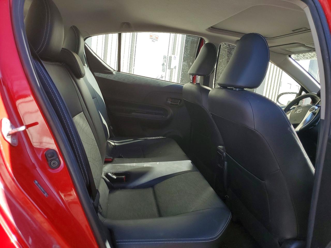 2016 TOYOTA PRIUS C FOUR photo 28