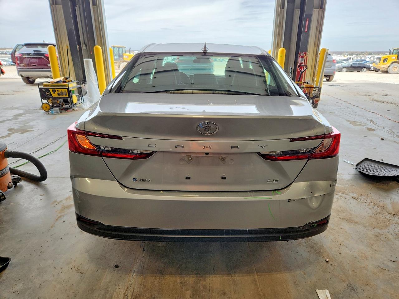 2025 TOYOTA CAMRY LE photo 11