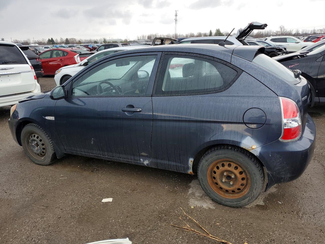 2009 HYUNDAI ACCENT SE photo 3