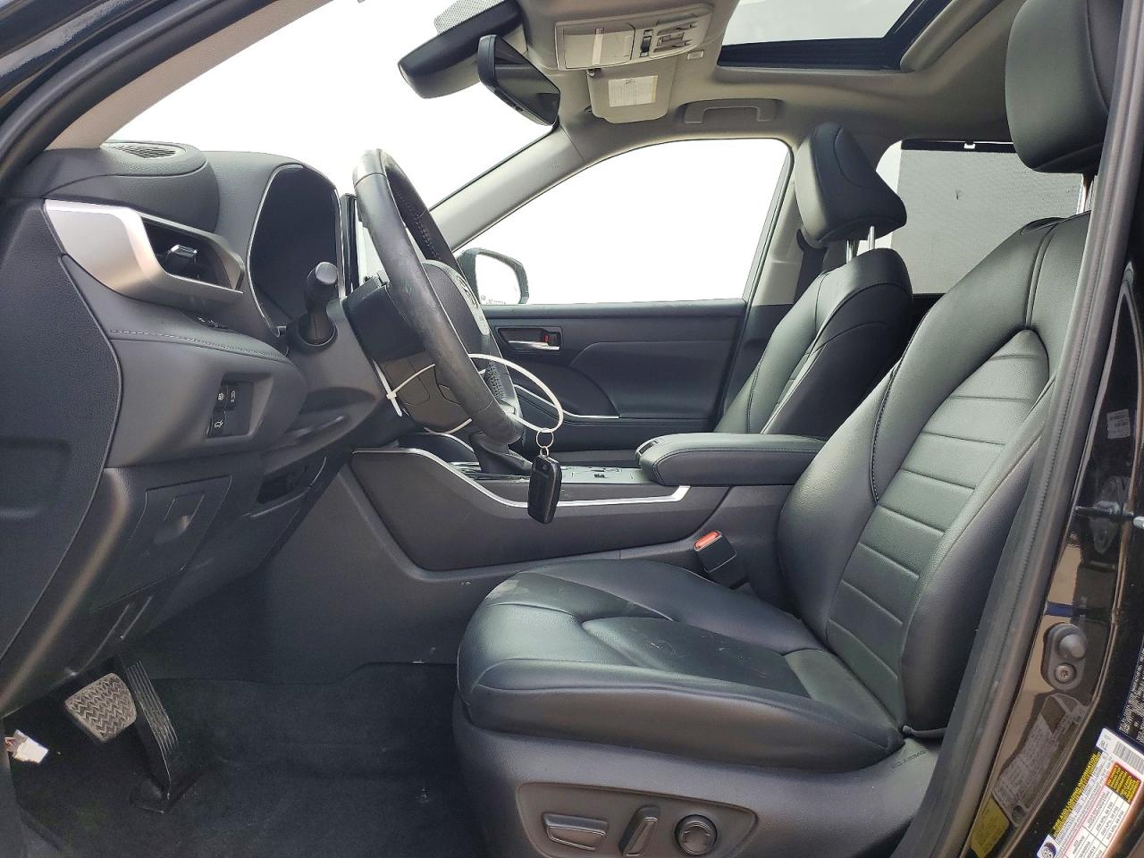 2024 TOYOTA HIGHLANDER XLE photo 19