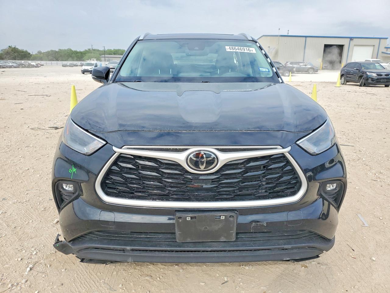 2024 TOYOTA HIGHLANDER XLE photo 13