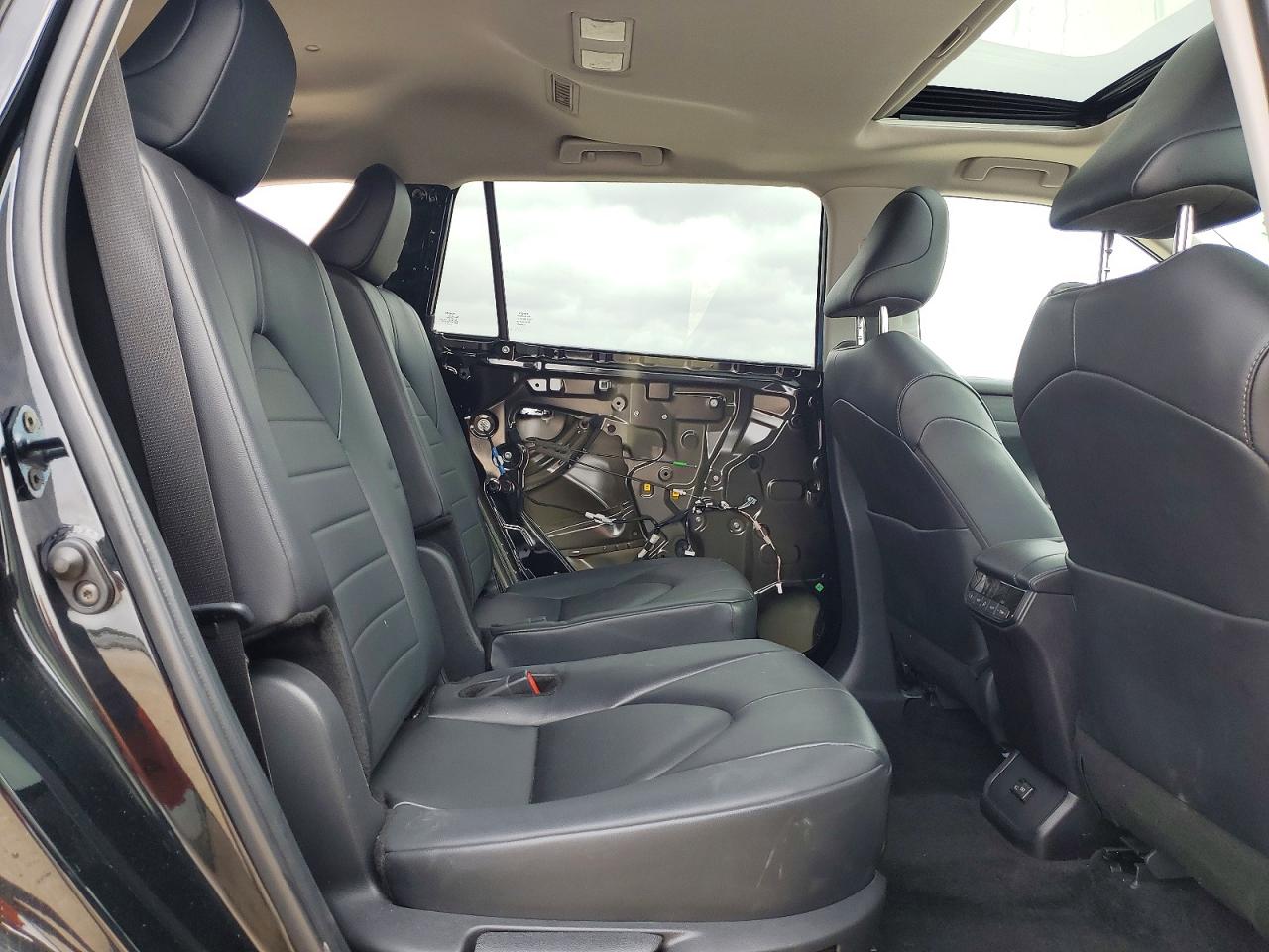 2024 TOYOTA HIGHLANDER XLE photo 31