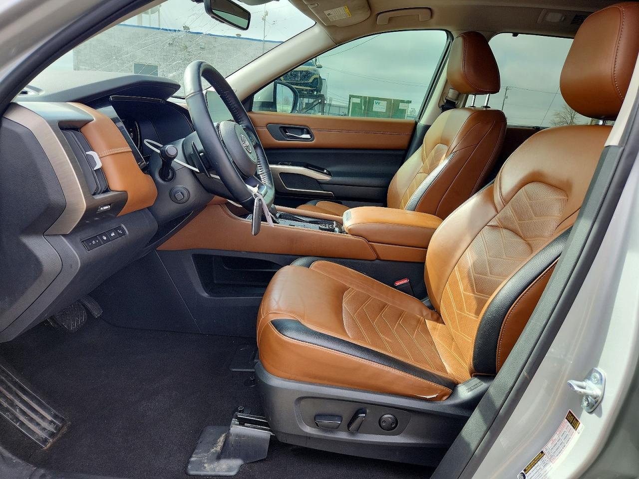 2023 NISSAN PATHFINDER PLATINUM photo 13