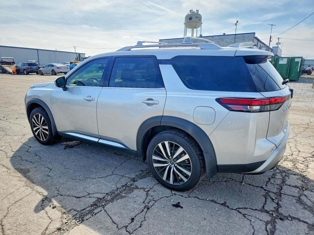2023 NISSAN PATHFINDER PLATINUM photo 3