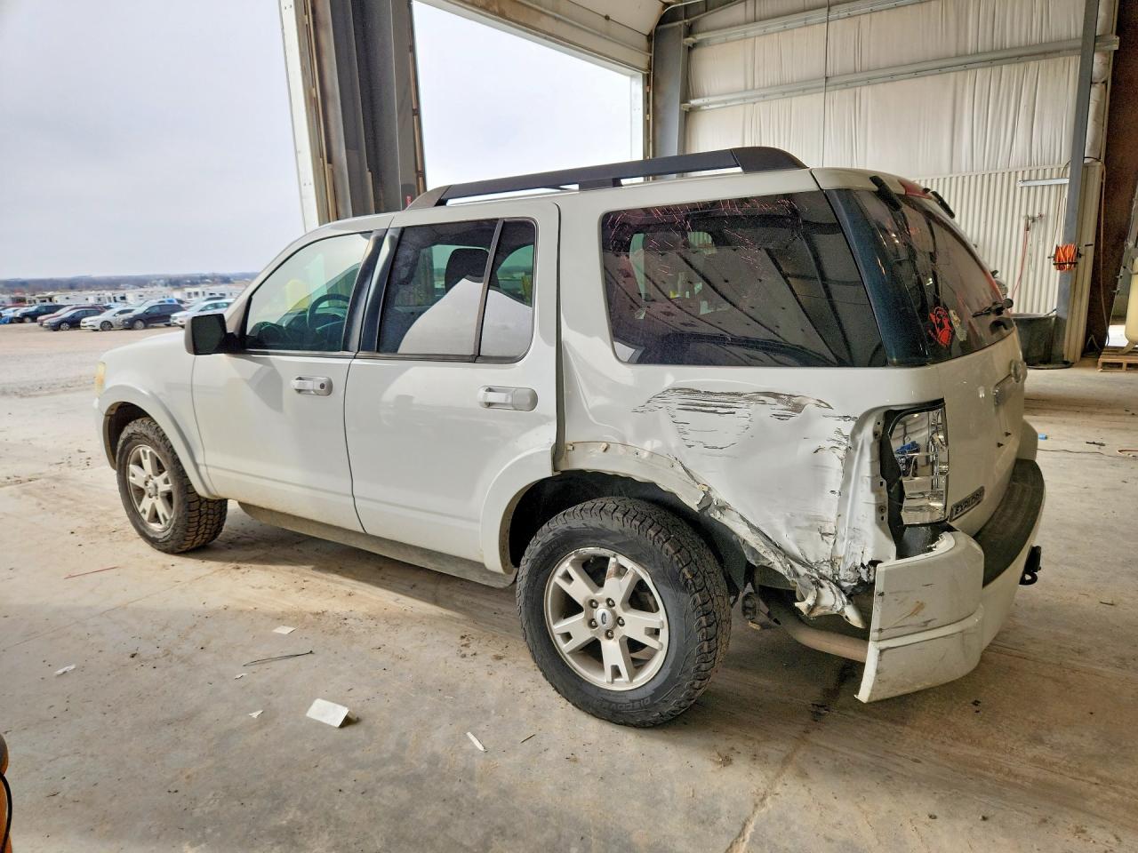 2010 FORD EXPLORER XLT photo 3