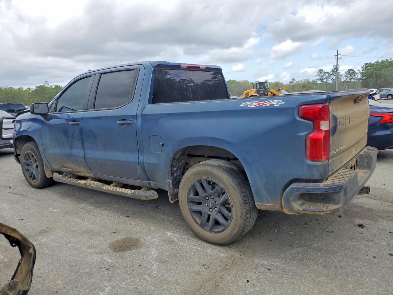 2024 CHEVROLET SILVERADO K1500 CUSTOM photo 3