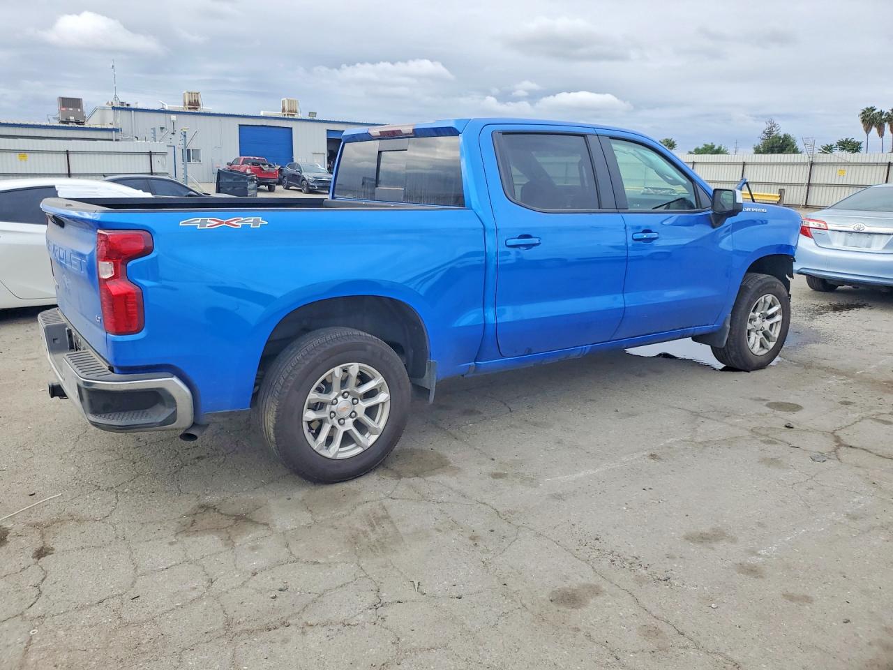 2025 CHEVROLET SILVERADO K1500 LT photo 3