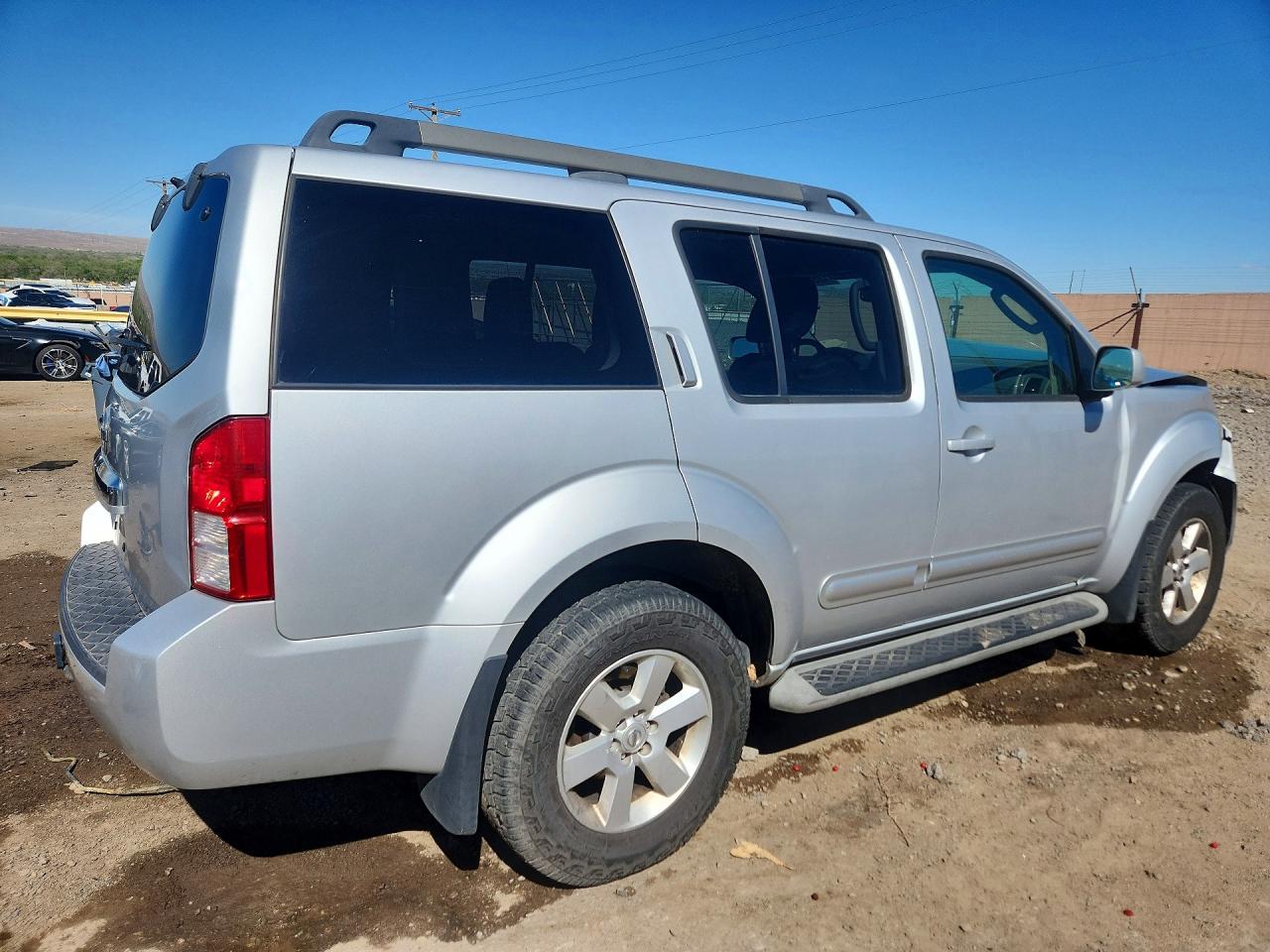 2012 NISSAN PATHFINDER S photo 5