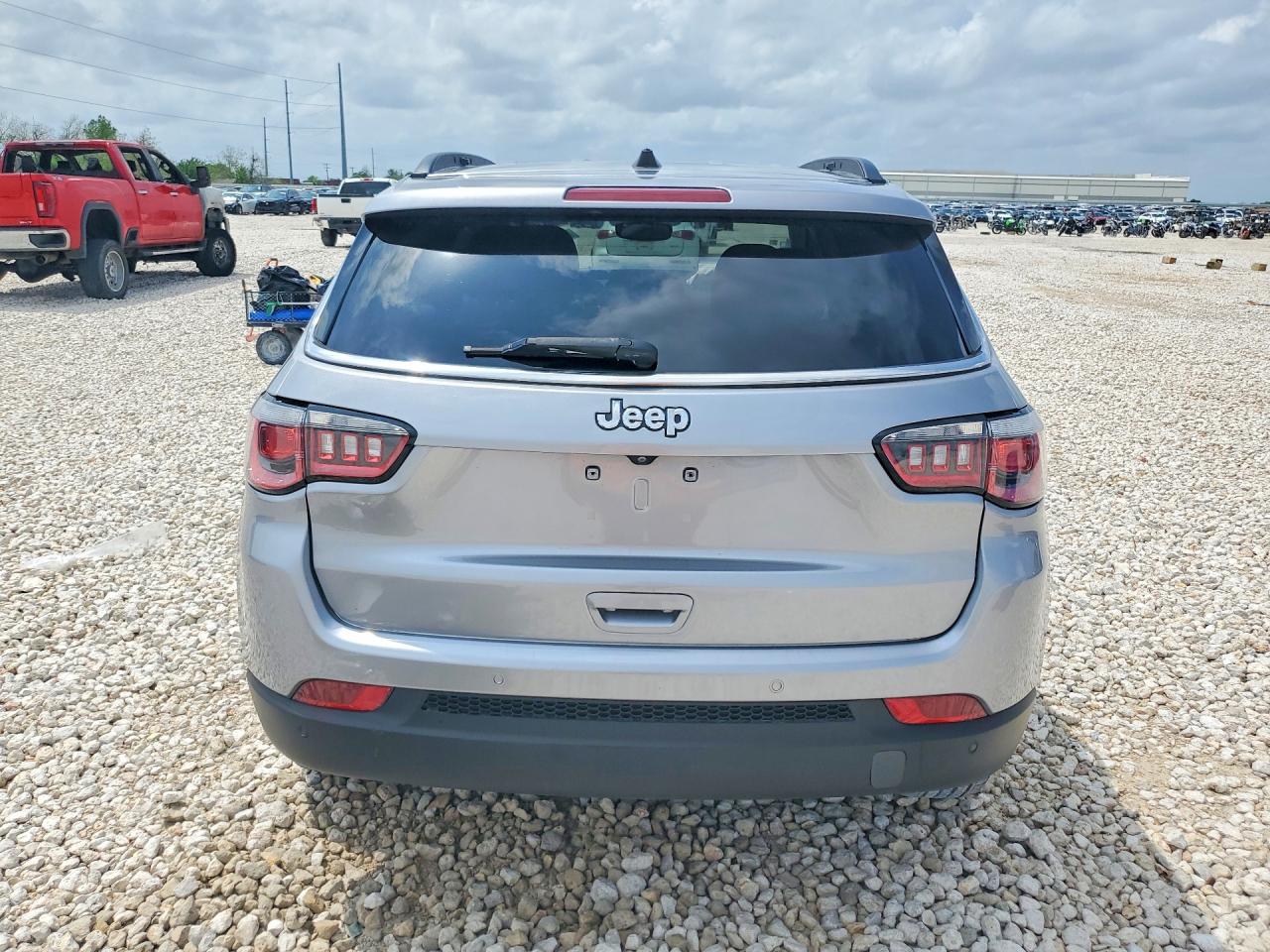 2019 JEEP COMPASS photo 11