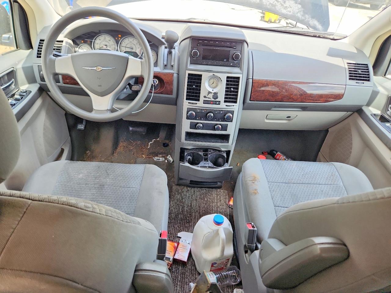 2010 CHRYSLER TOWN & COUNTRY LX photo 15