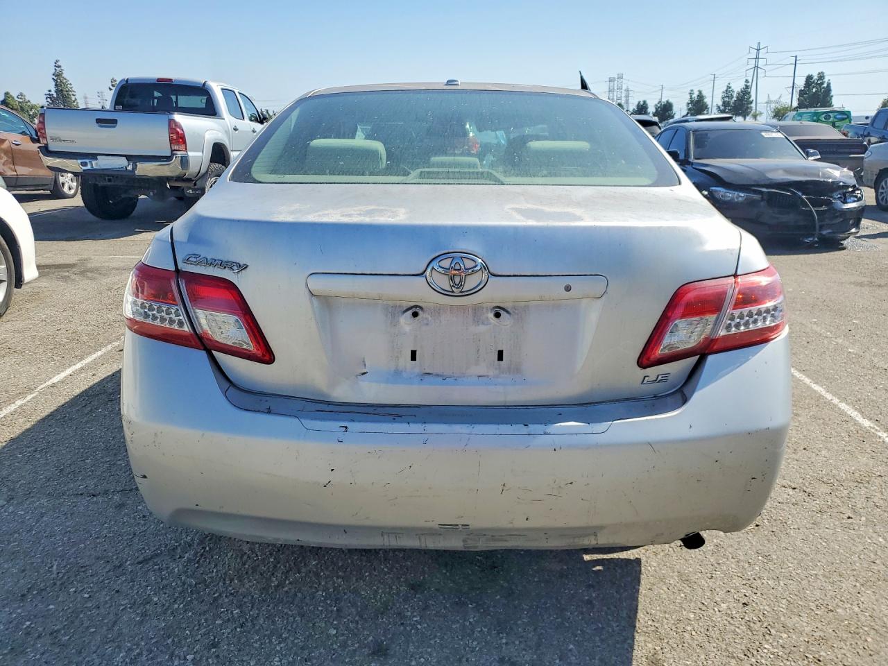 2011 TOYOTA CAMRY LE photo 16
