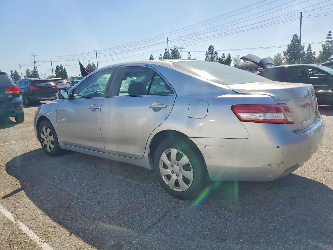 2011 TOYOTA CAMRY LE photo 4