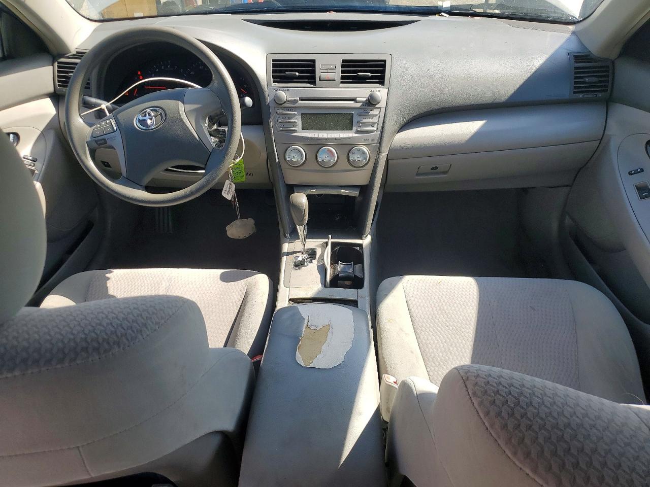 2011 TOYOTA CAMRY LE photo 22