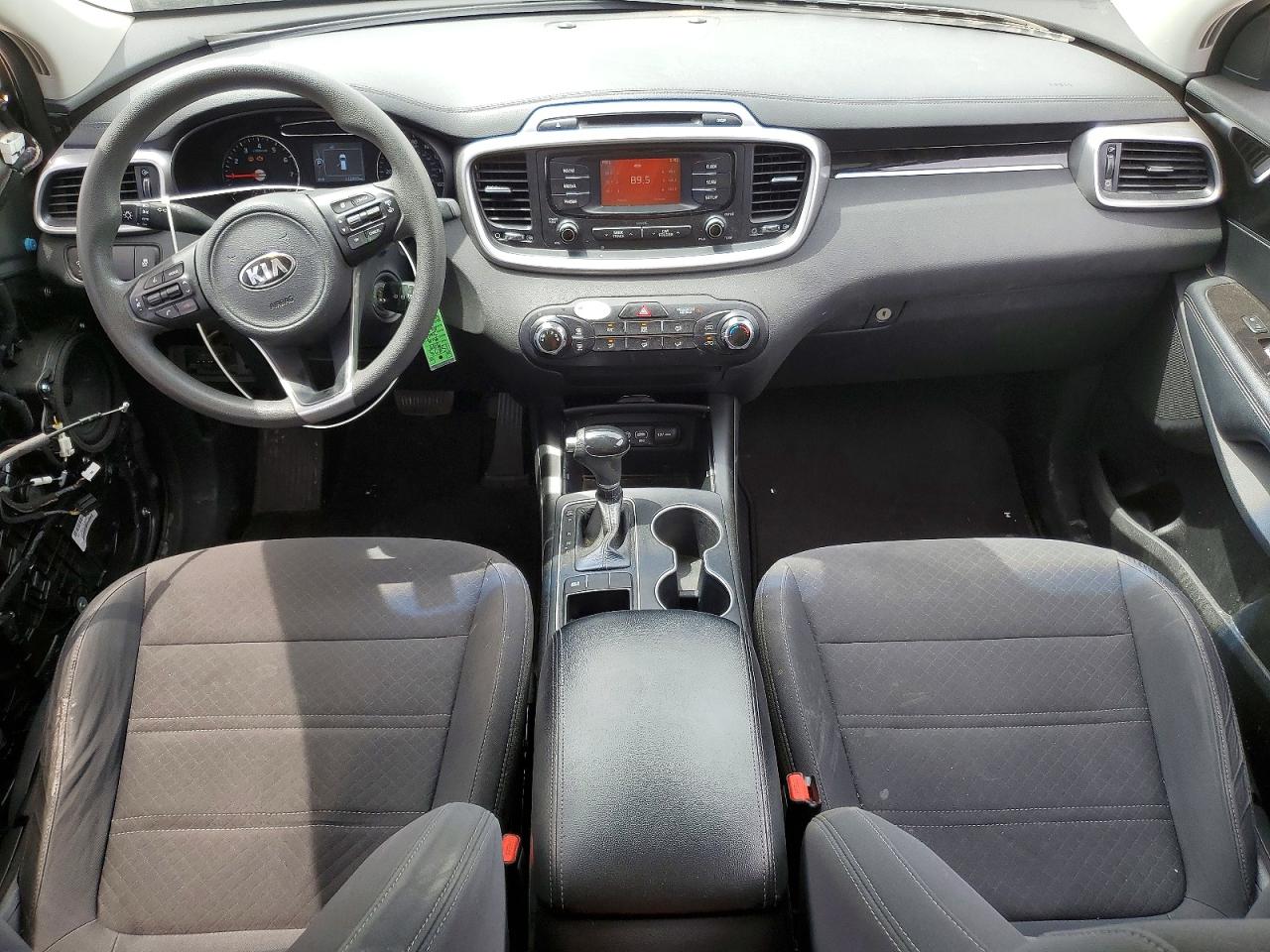 2017 KIA SORENTO LX photo 8