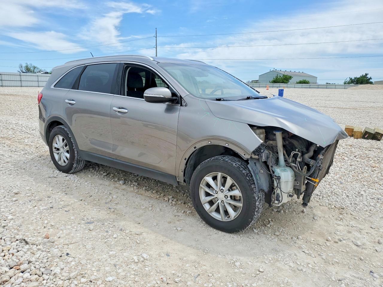 2017 KIA SORENTO LX photo 4