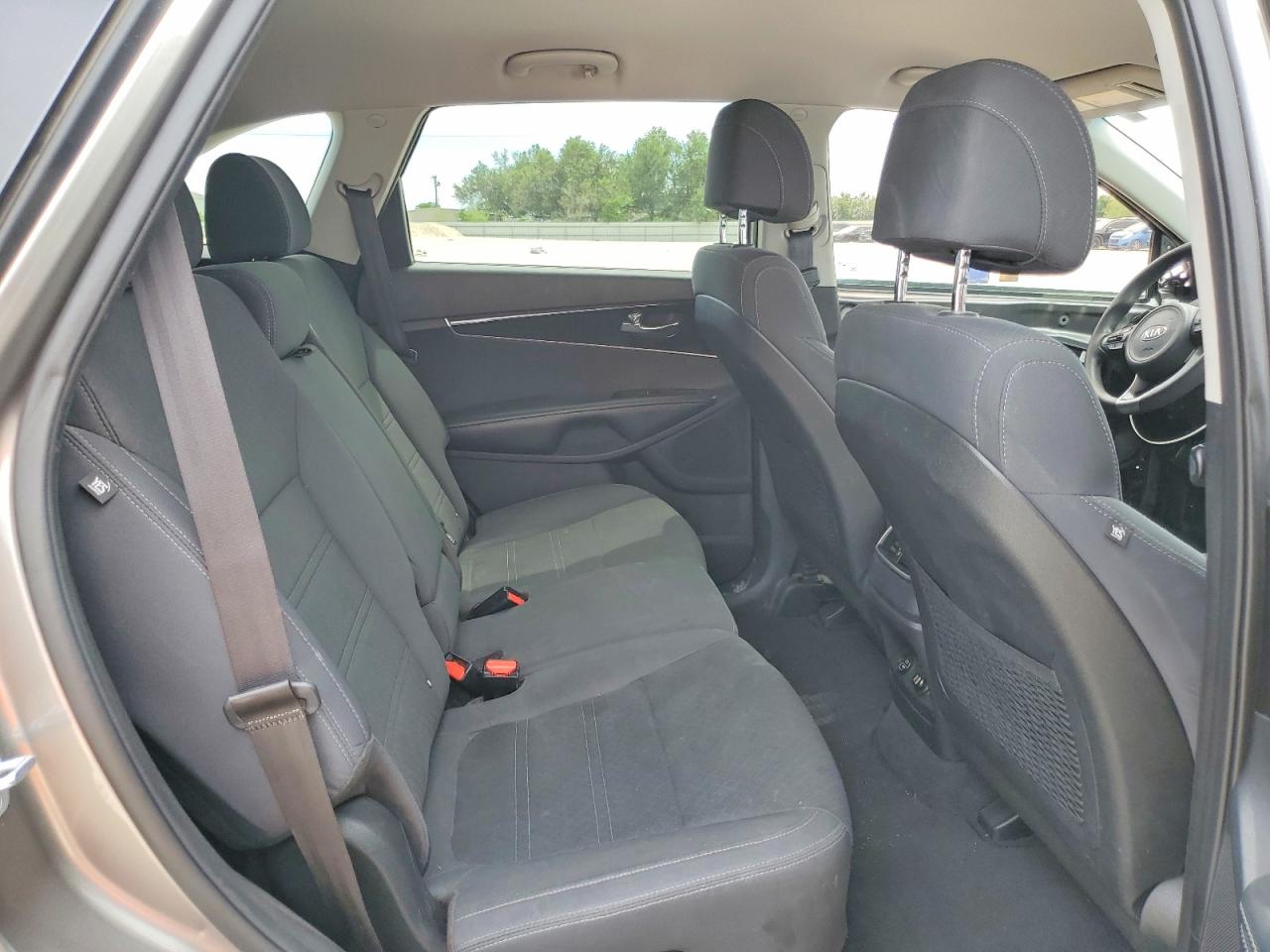 2017 KIA SORENTO LX photo 11
