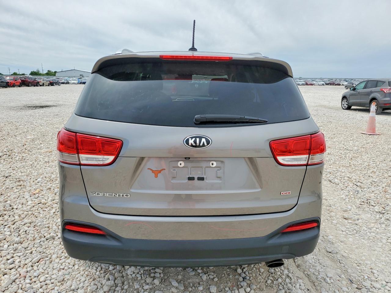 2017 KIA SORENTO LX photo 6