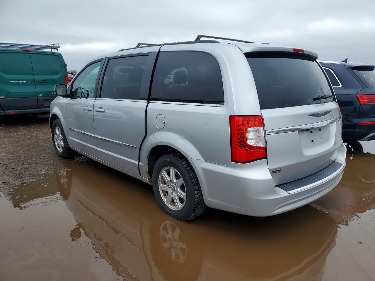 2012 CHRYSLER TOWN & COUNTRY TOURING photo 2