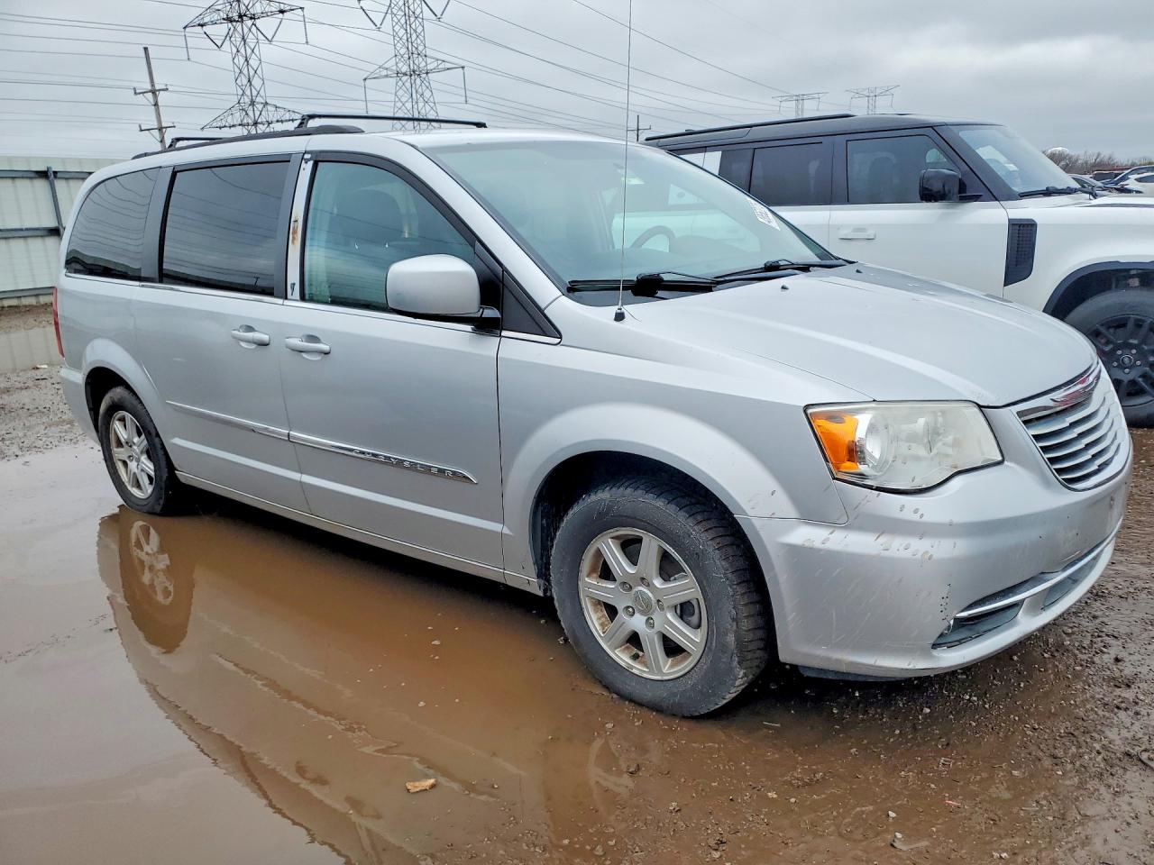 2012 CHRYSLER TOWN & COUNTRY TOURING photo 4