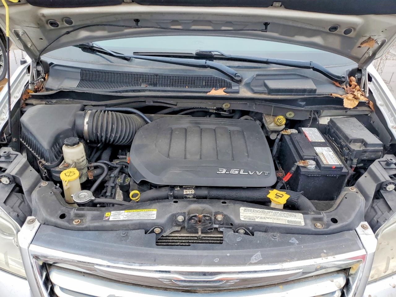 2012 CHRYSLER TOWN & COUNTRY TOURING photo 12