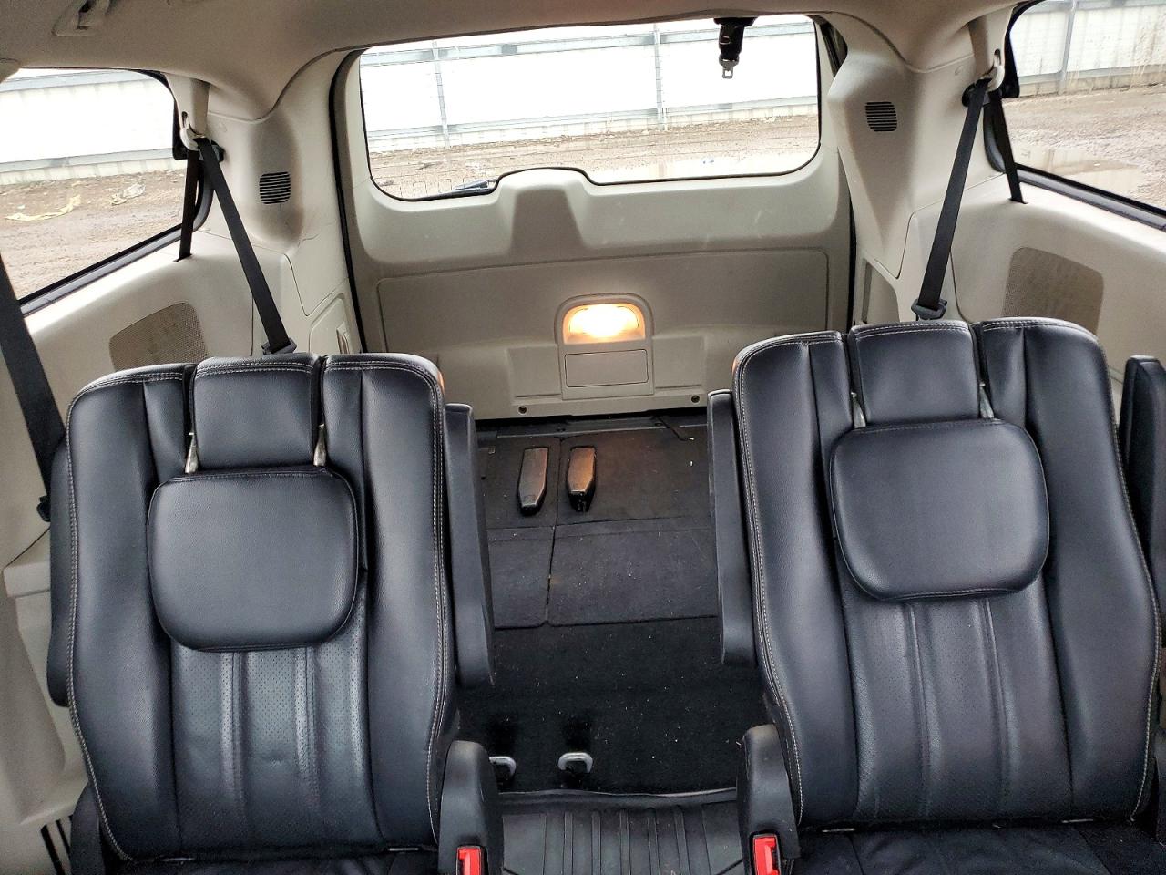 2012 CHRYSLER TOWN & COUNTRY TOURING photo 10