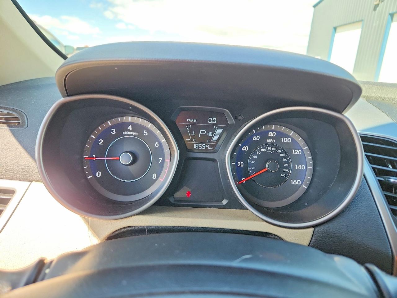 2015 HYUNDAI ELANTRA photo 17