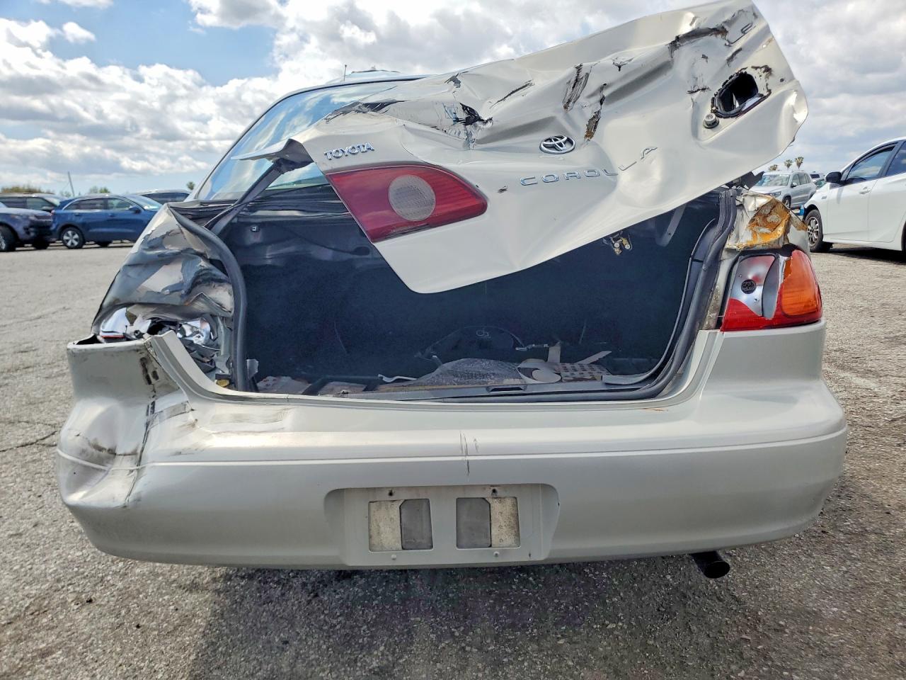2001 TOYOTA COROLLA LE photo 11