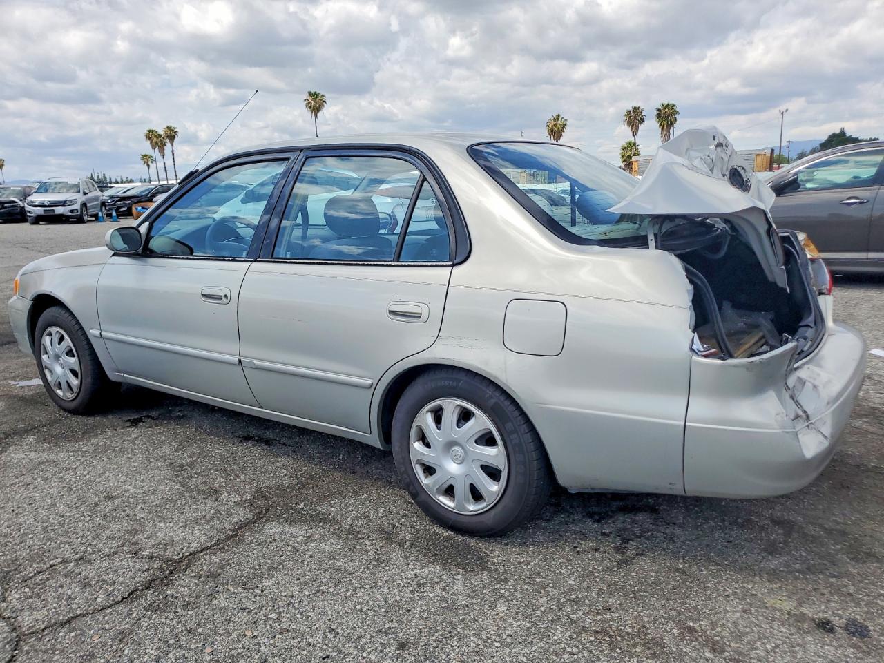 2001 TOYOTA COROLLA LE photo 3