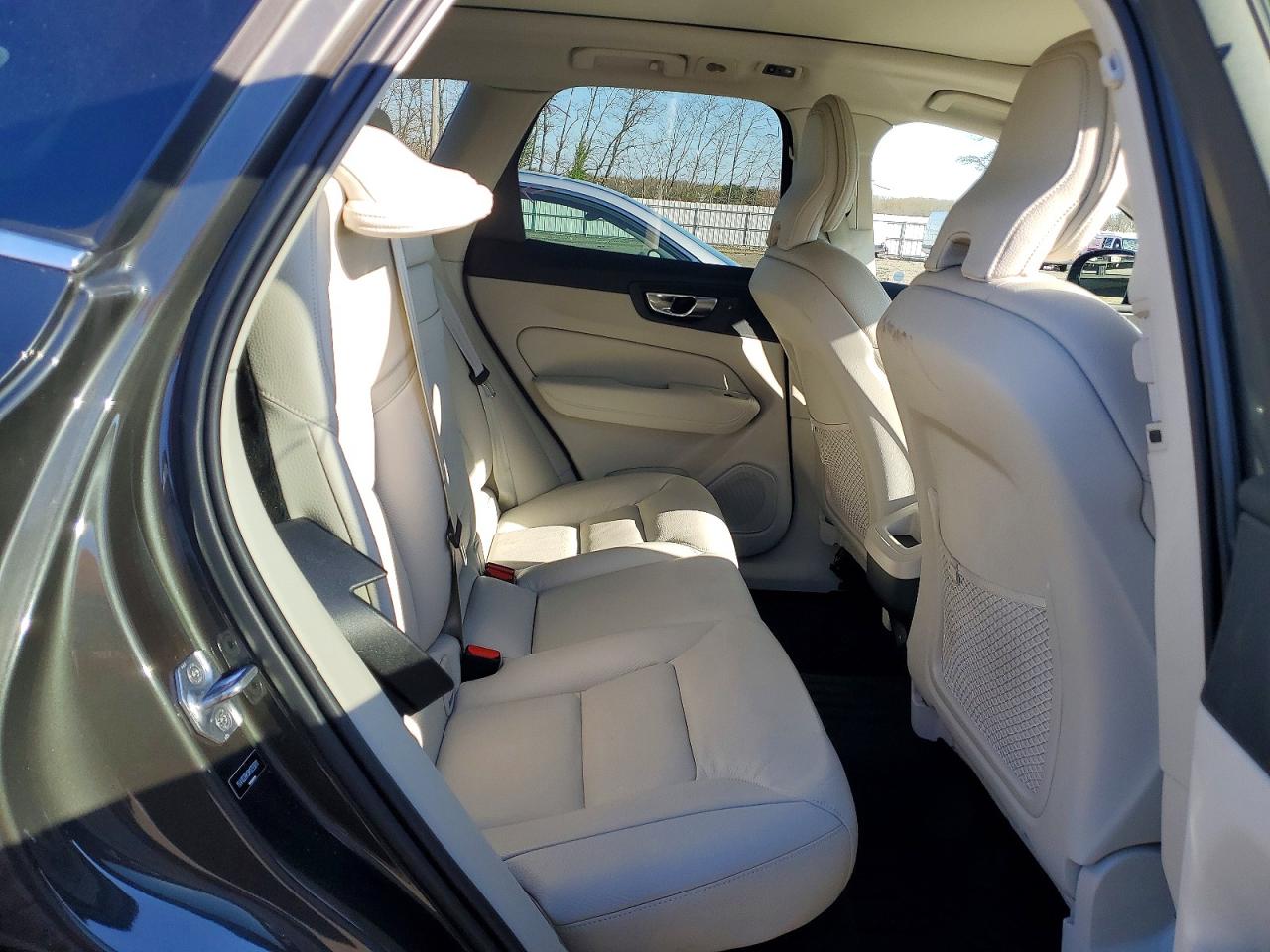 2021 VOLVO XC60 T5 MOMENTUM photo 21