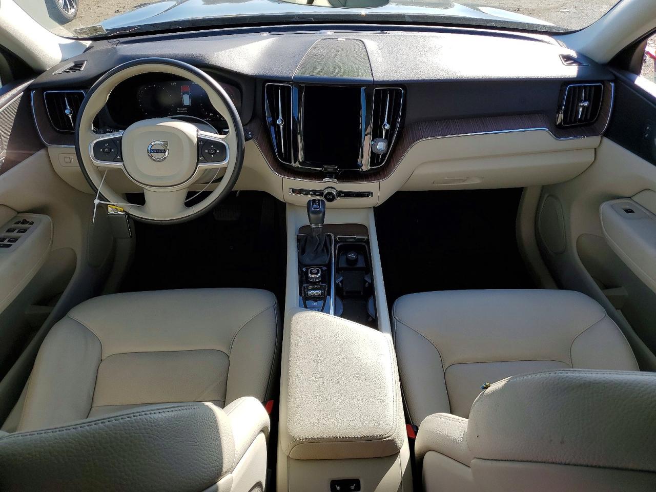 2021 VOLVO XC60 T5 MOMENTUM photo 15