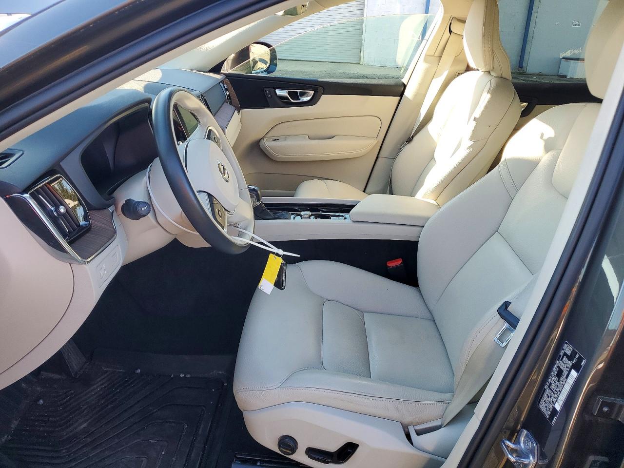 2021 VOLVO XC60 T5 MOMENTUM photo 13