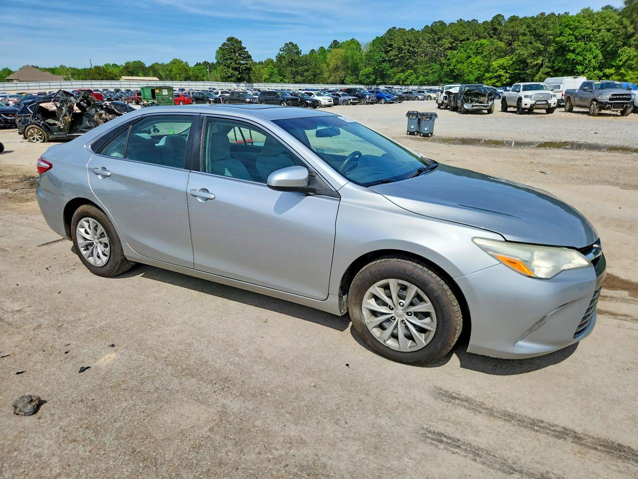 2016 TOYOTA CAMRY LE photo 10